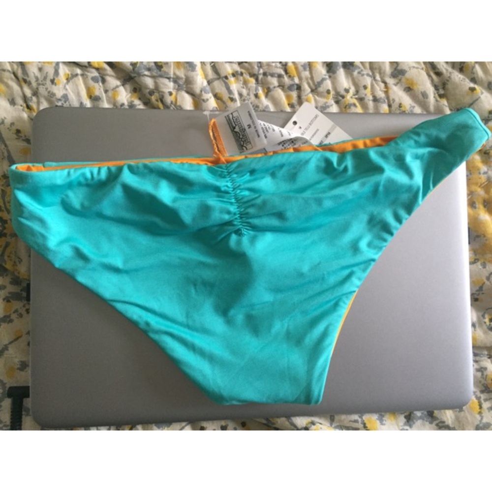 Patagonia Reversible Cutback Bikini Bottom M - tags removed & worn once. - Picture 2 of 4